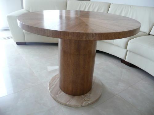 Stôl okrúhly intarzovaná dubová dyha